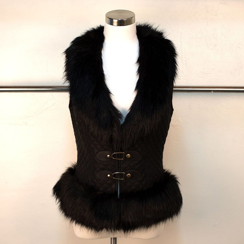 Short Faux Sleeveless Quilted Jacket